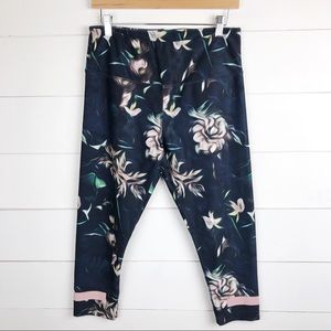 Mondetta L Capri Leggings Floral Navy Black Pink